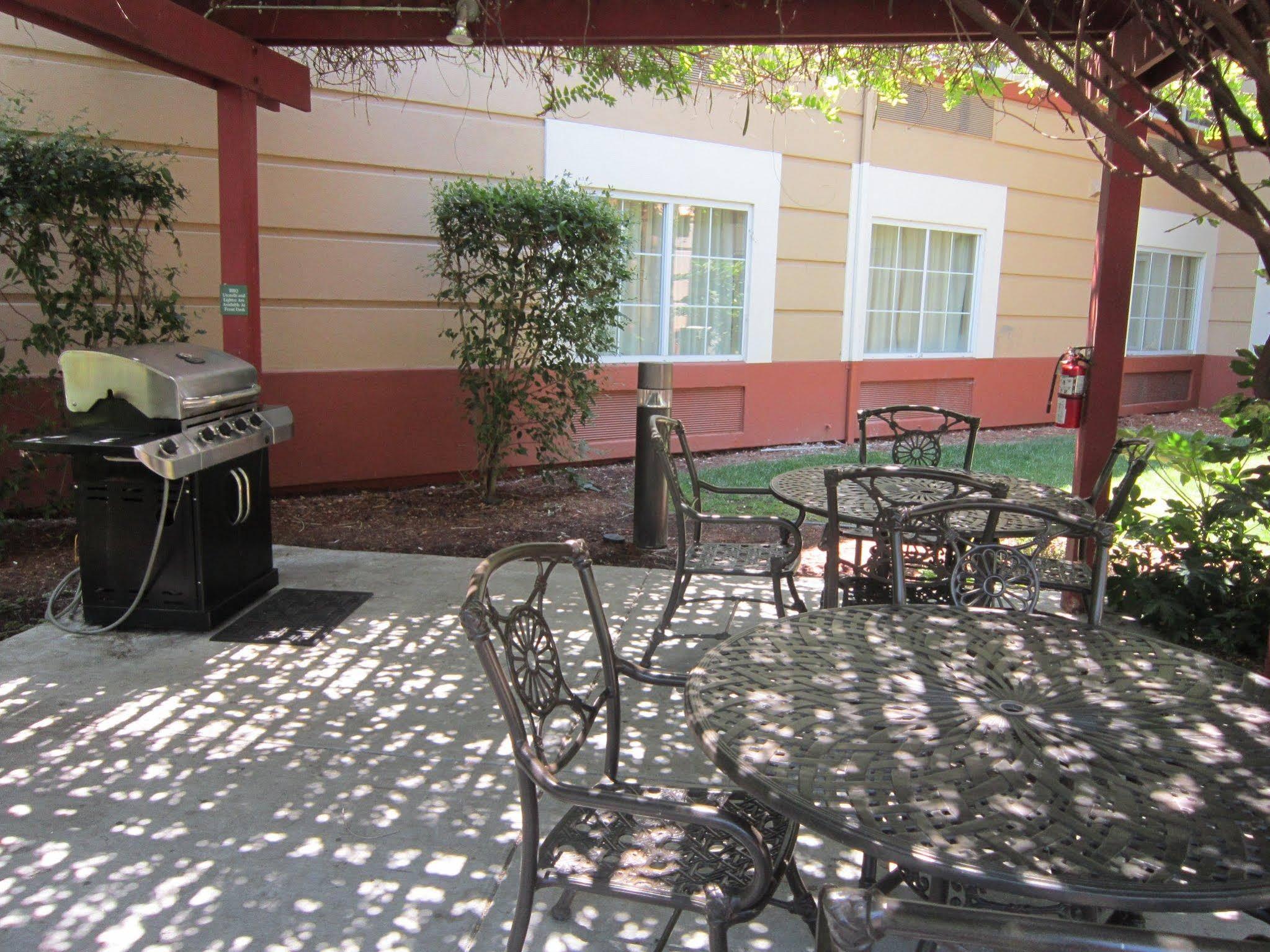 Extended Stay America Suites - Pleasanton - Chabot Dr מראה חיצוני תמונה
