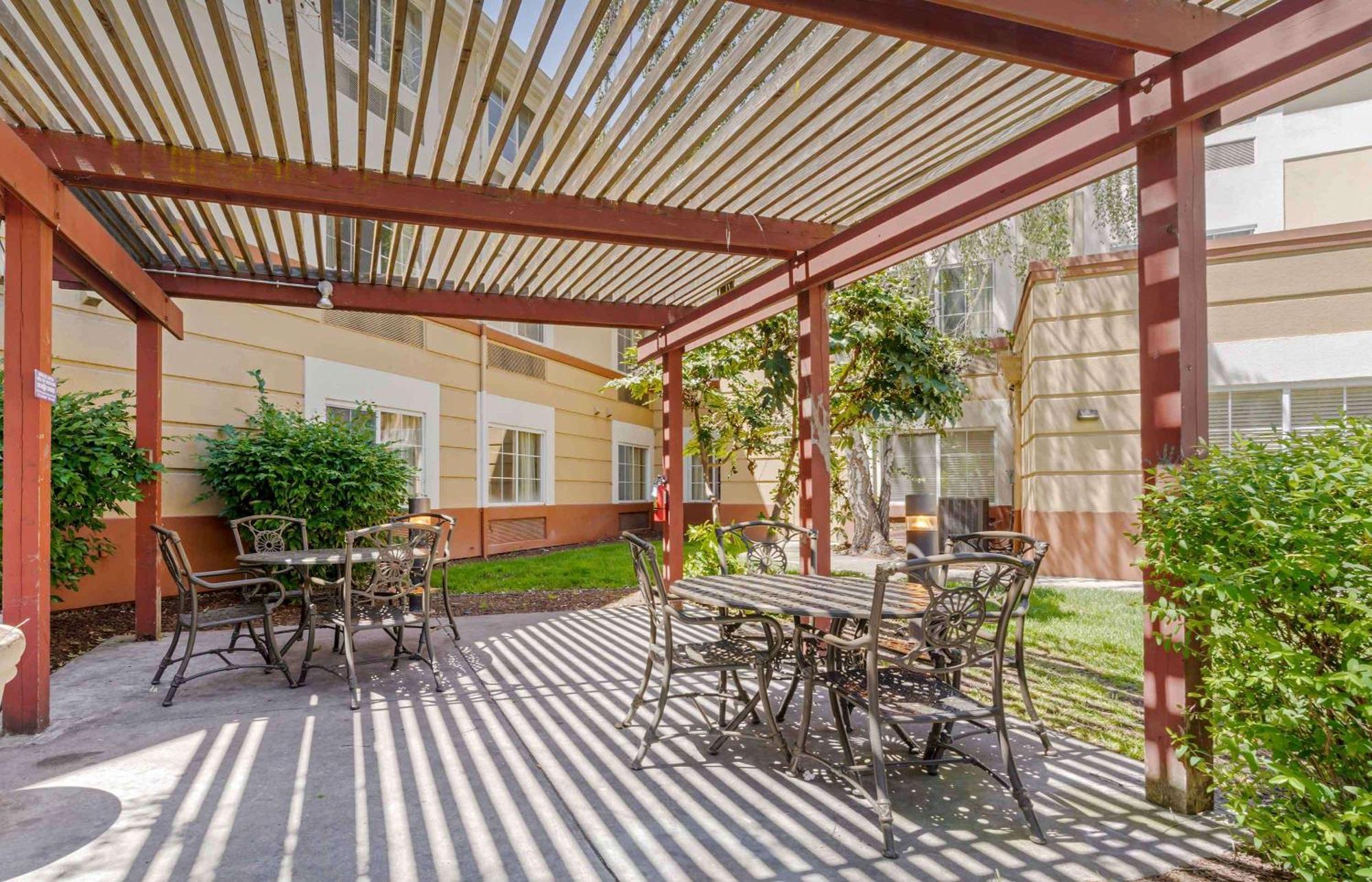 Extended Stay America Suites - Pleasanton - Chabot Dr מראה חיצוני תמונה